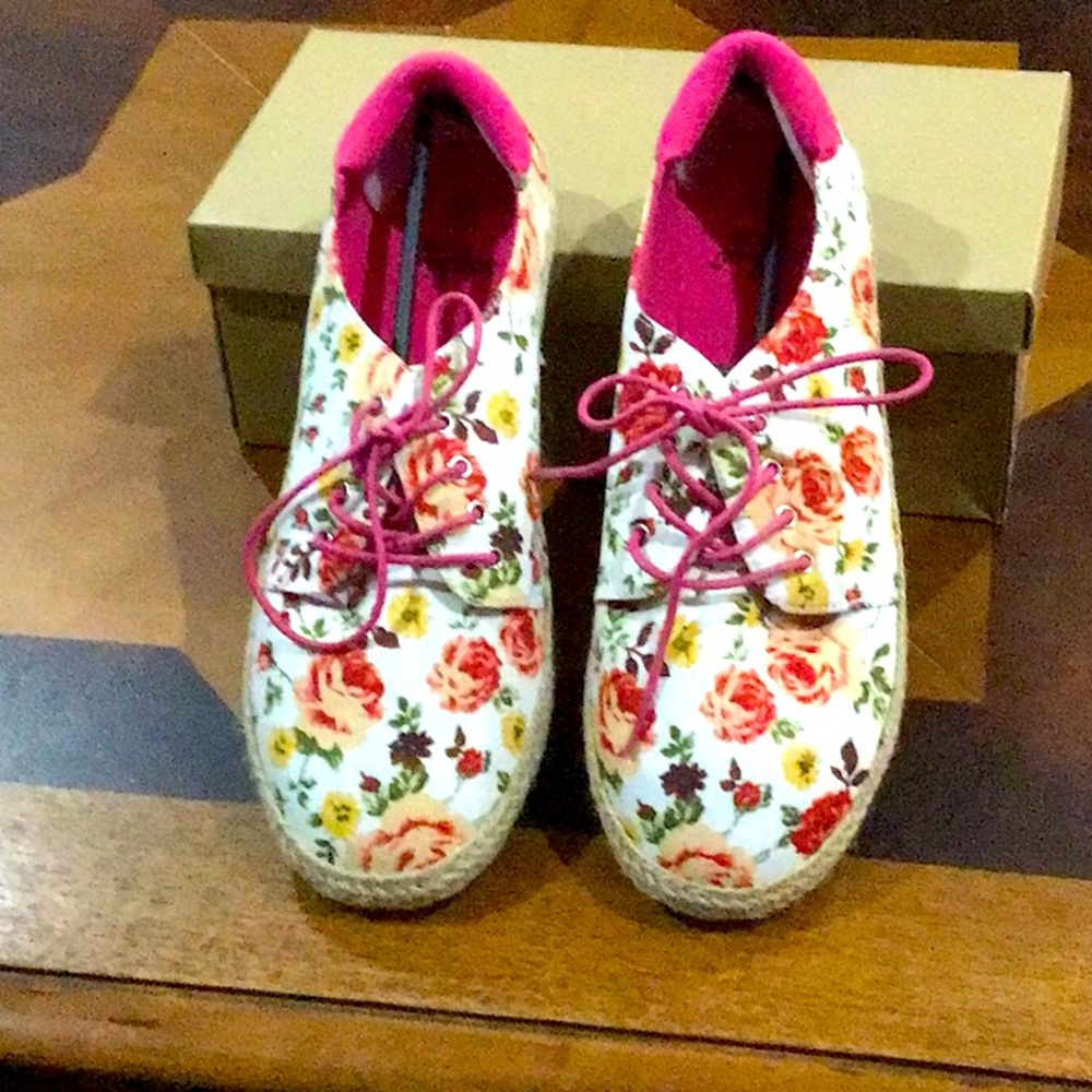 Casual shoes